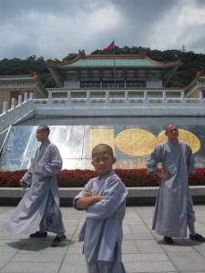 我校学员赵一龙随少林寺武僧团出访台湾