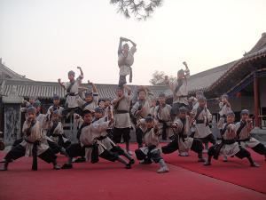 我校学员在岳飞庙黄金周演出照片