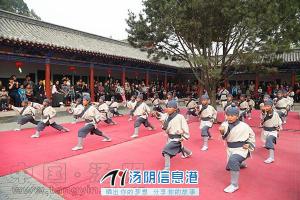 我校学员在岳飞庙黄金周演出照片